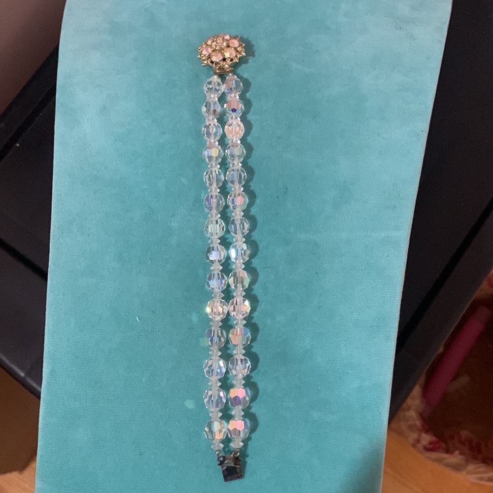 Vintage beautiful aurora borealis crystal bracelet with rhinestone clasp 7” - Picture 6 of 7